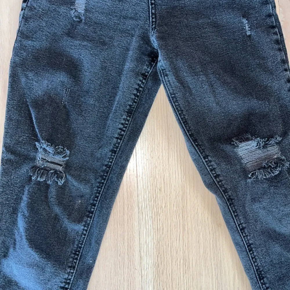 Wild Fable Washed Black High-Rise Distressed Mom Jeans Size 0 - Image 3