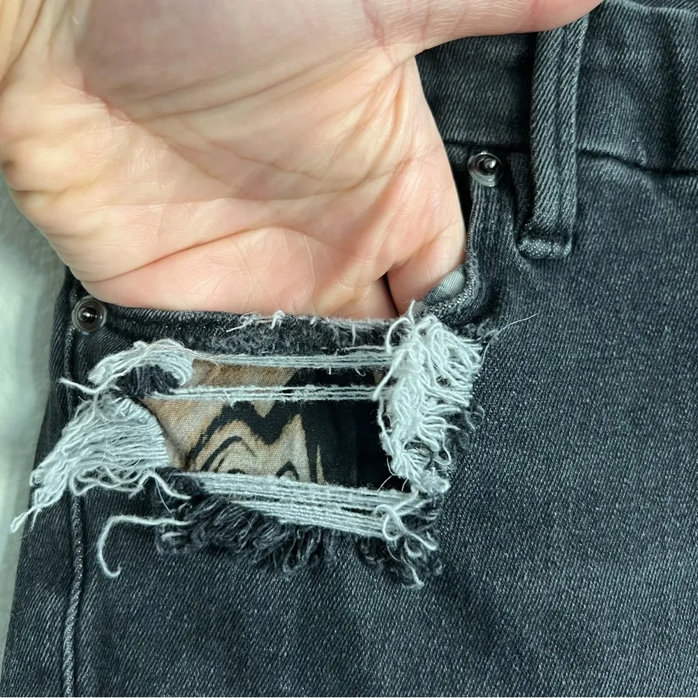 Good American Faded Black Distressed Skinny Jeans. Size 4/27 - Image 6