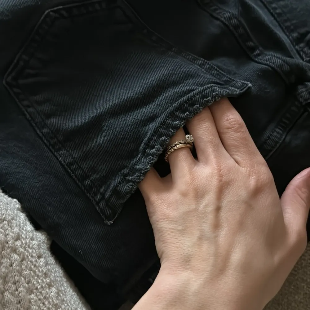 AGOLDE Toni Mid Rise Straight Leg Raw Hem Jeans in Black Feral Wash Size 24 - Image 8