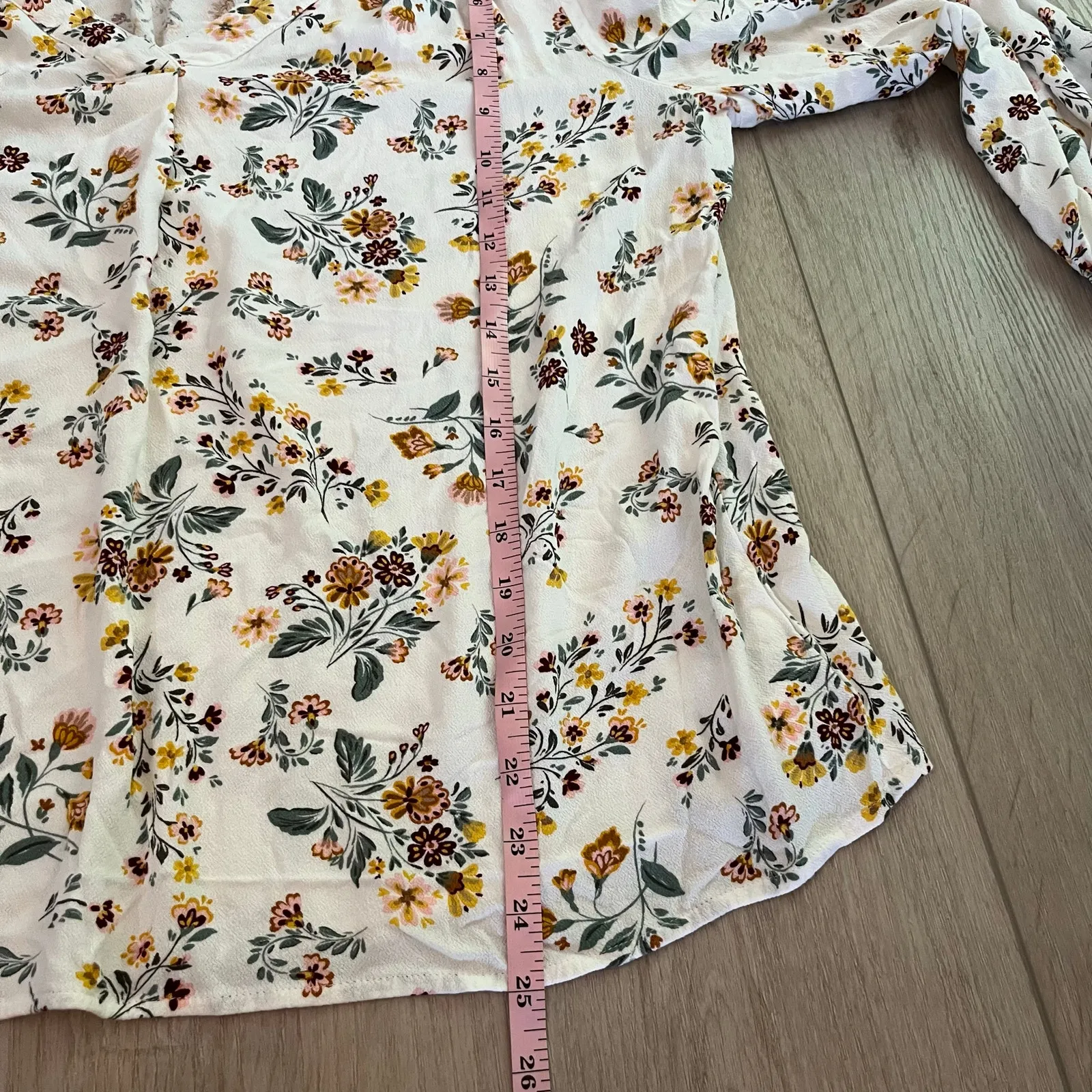 St. John’s Bay Women’s Cream Floral Blouse Size Large - Image 6