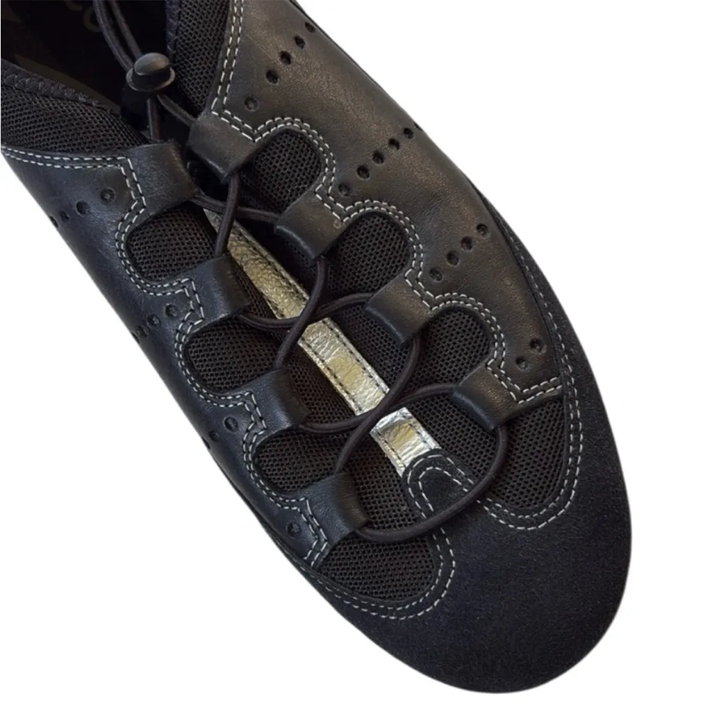 Like New Ecco Comfort Flats / Sneakers
Black Size 10 - Image 3