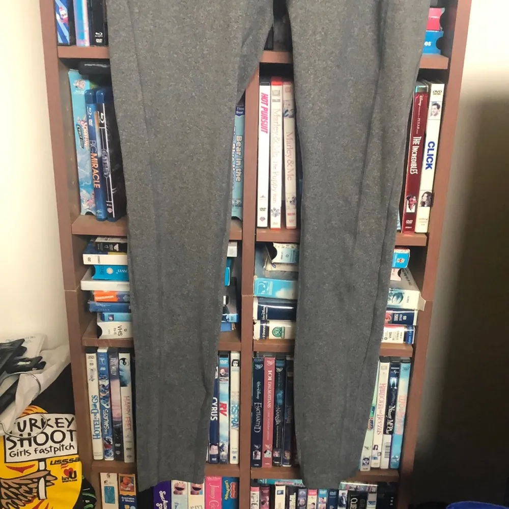 GymShark Heather Gray Side Pockets Leggings Sz S - Image 3