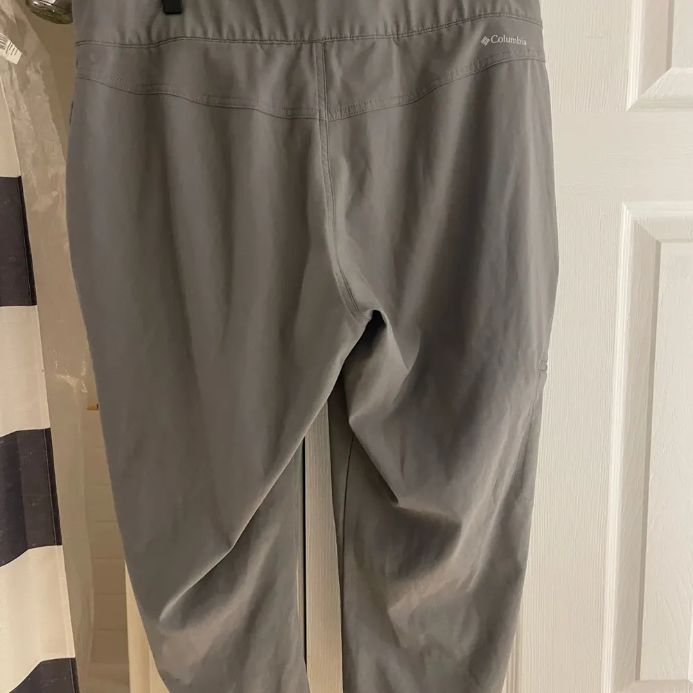 Columbia Gray Cargo Cropped Pants Lightweight Relaxed Fit womens 14/16 - Image 2