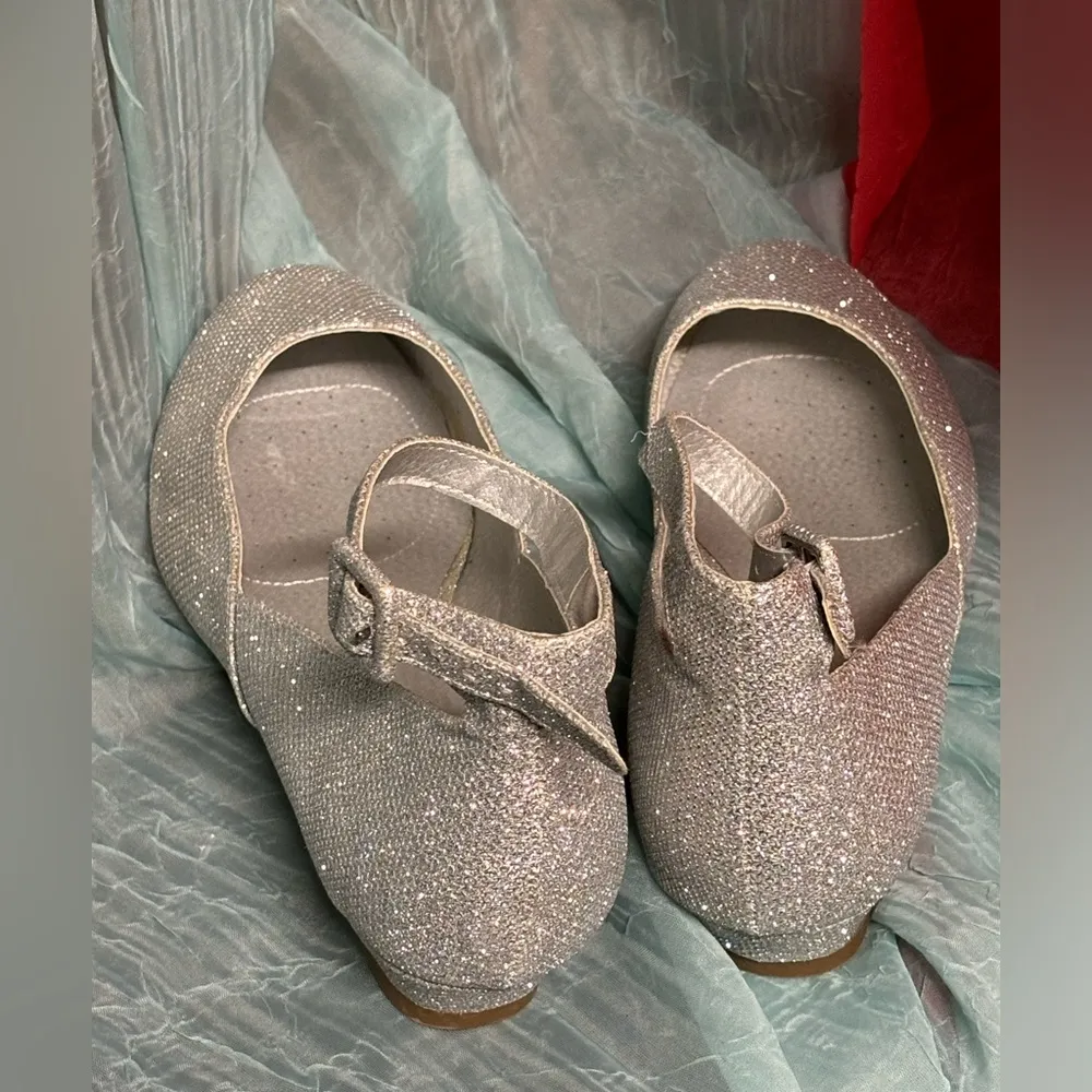 Silver Shoes with Comfortable Fit and Stylish Design Size 8.5 - Image 3