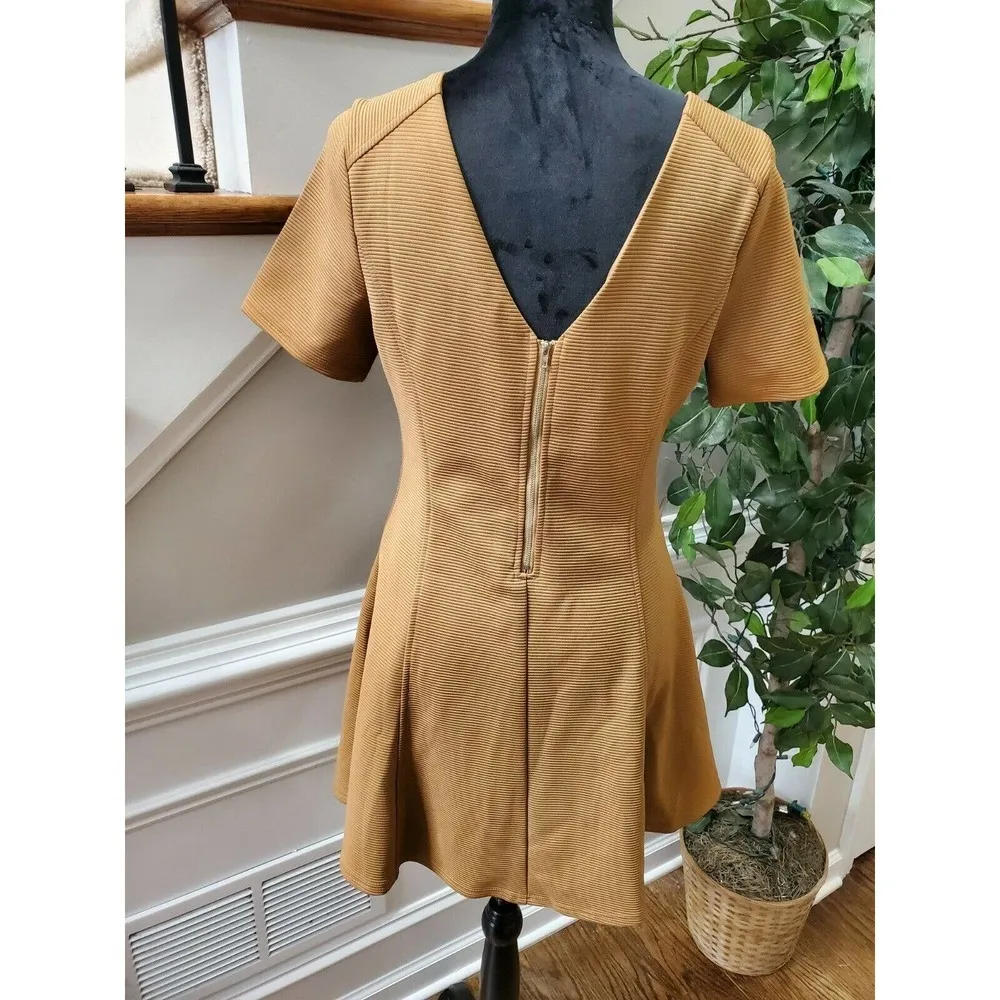 Boutique LoveRiche Women's Beige Polyester Short Sleeve Knee Length Dress Size M - Image 7