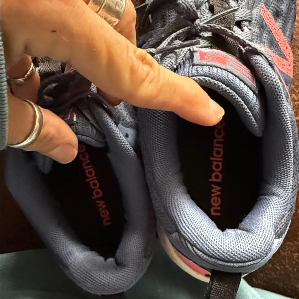 New Balance Women's Nitrel V3 trail running shoes in the blue and pink colorway - Image 7