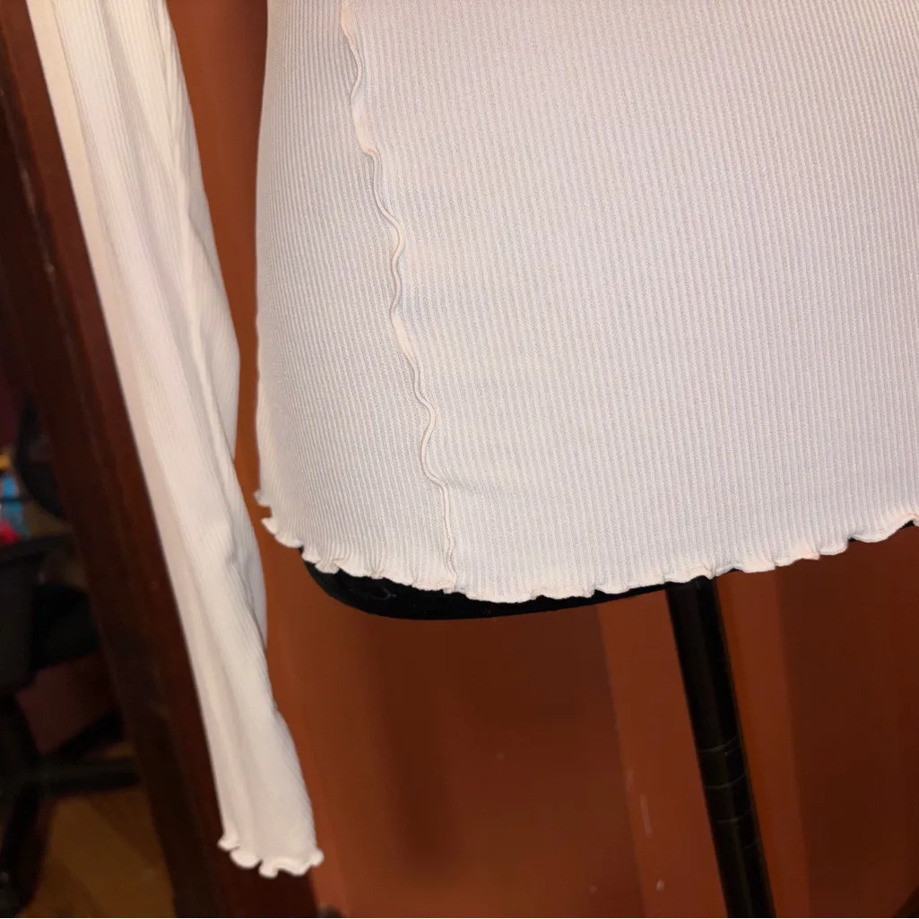 NWT-H&M White Long Sleeve Top - Image 4