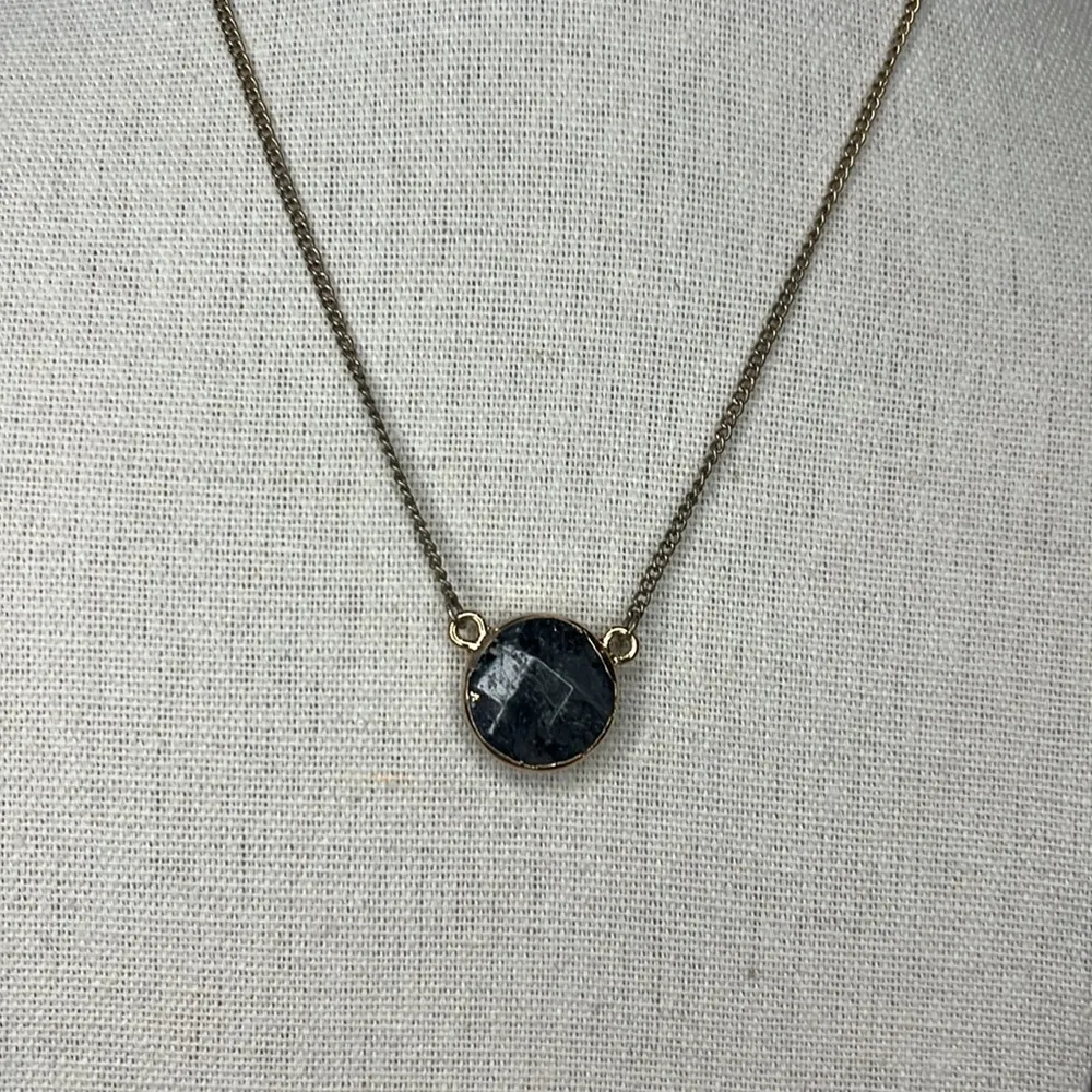 Rare circle charcoal jewel necklace with antique gold chain NWOT 3” extender - Image 5
