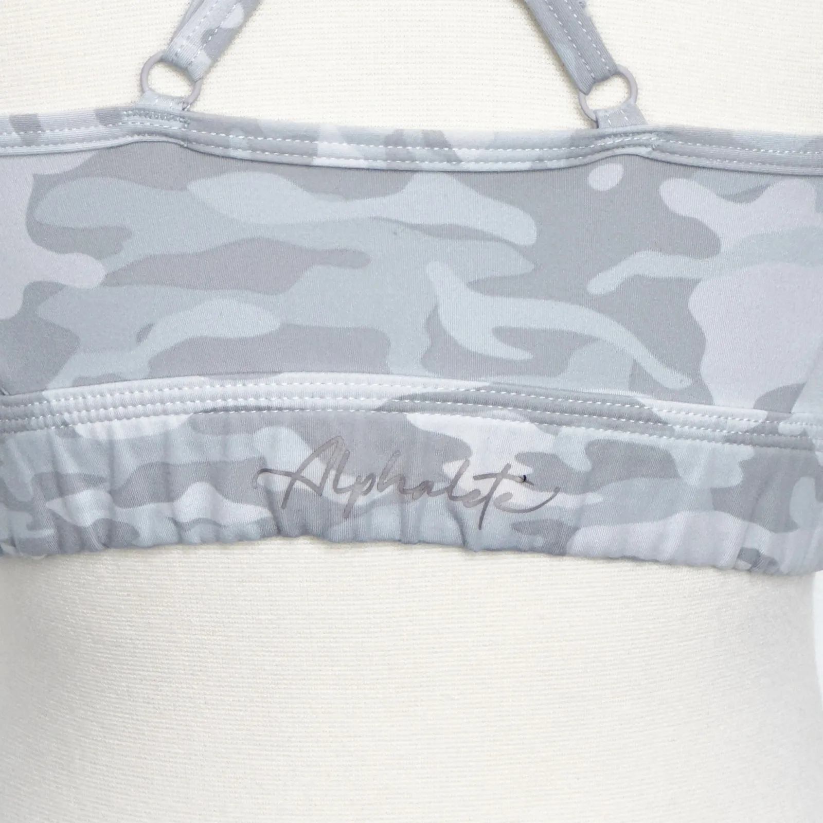 Alphalete Womens Gray and White Camo Criss Cross Back Sports Bra M - Image 4
