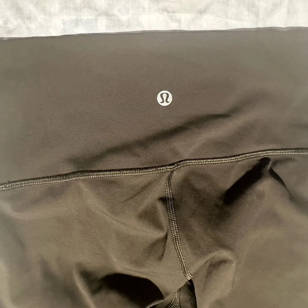 Lululemon olive green women capri Leggings size 4 - Image 3