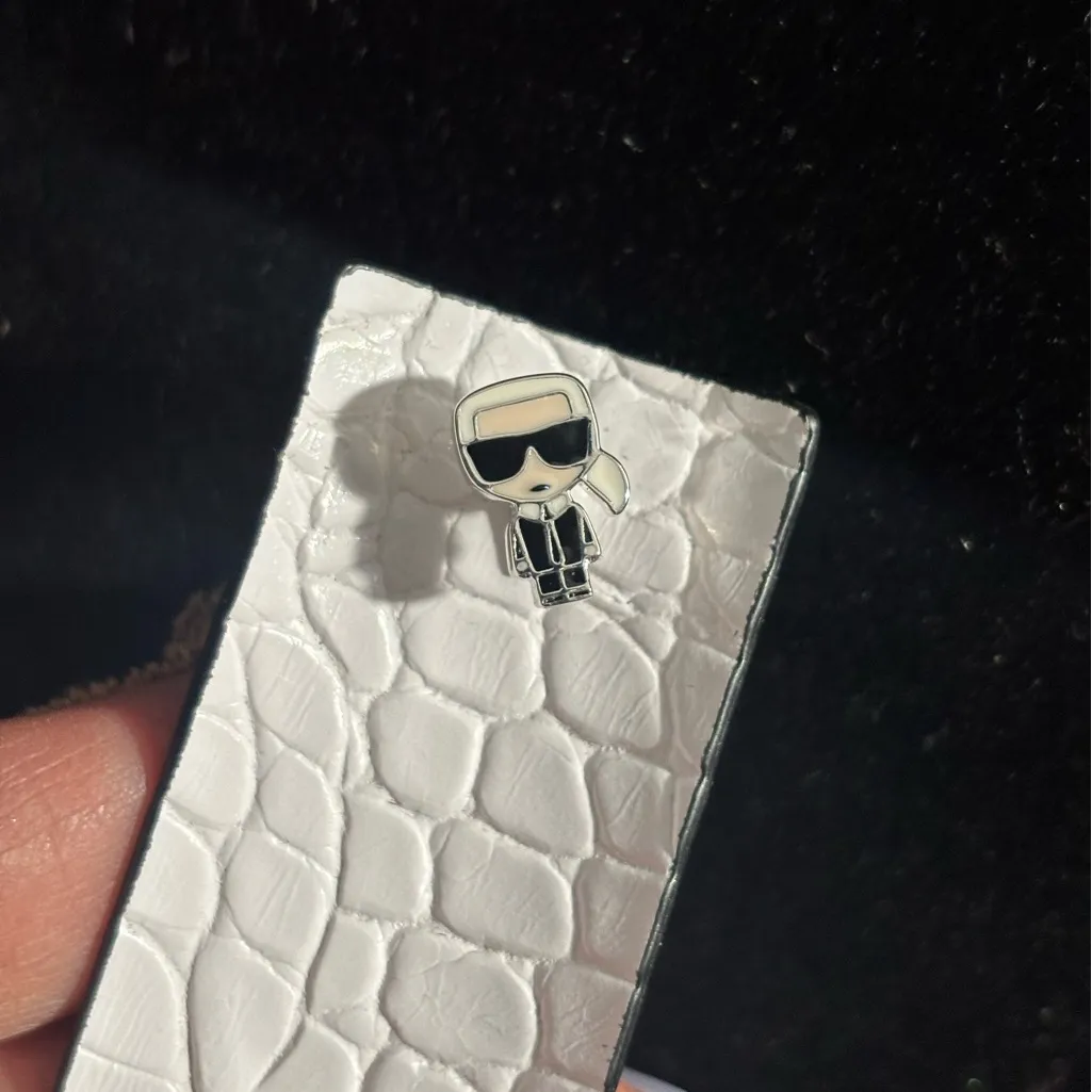 Karl Lagerfeld  White Crocodile Embossed Bracelet with Silver Accent - Image 6