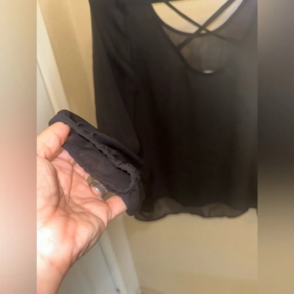 EUC XXI GEORGETTE KEYHOLE L/S BLACK BLOUSE TOP SIZE SP - Image 4