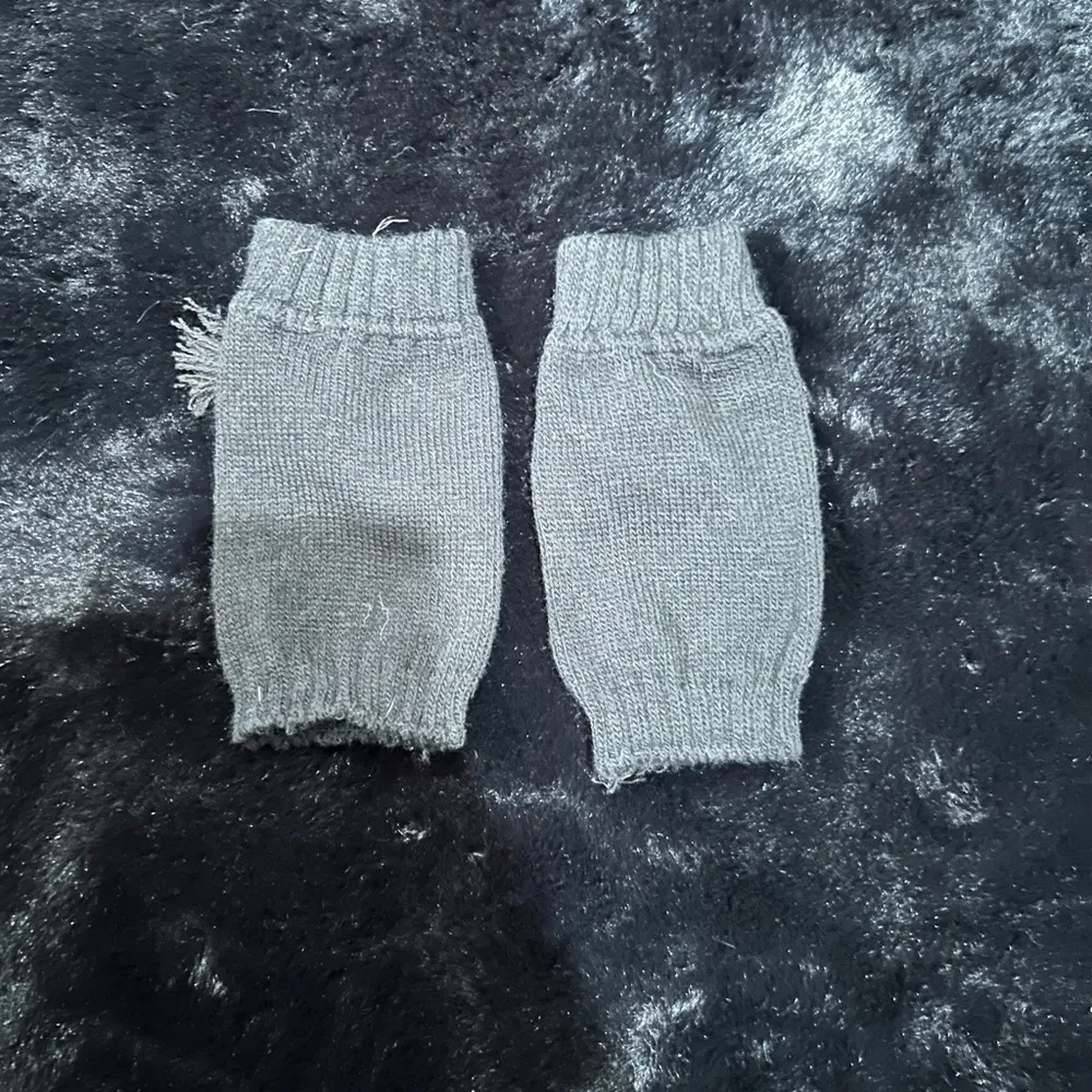 Cozy Black Knit Arm Warmers with Tassel Detail – Stylish & Warm - Image 3