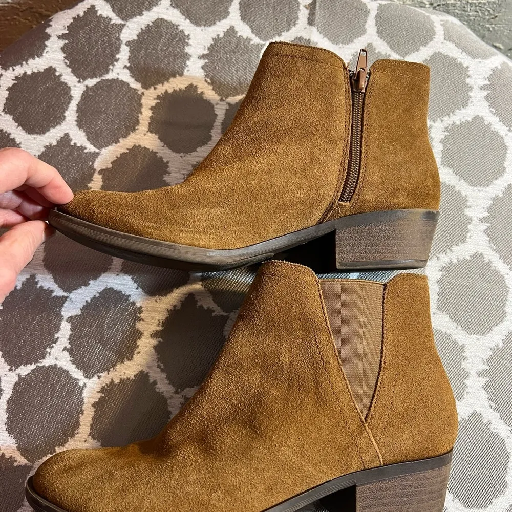 Kensie Brown Ankle Booties with Suede Finish and Side-Zip Closure - Image 5