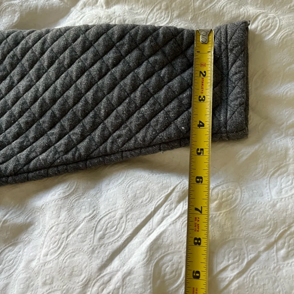 Women’s Quilted Gray Quarter Zip sweatshirt size large - Image 10