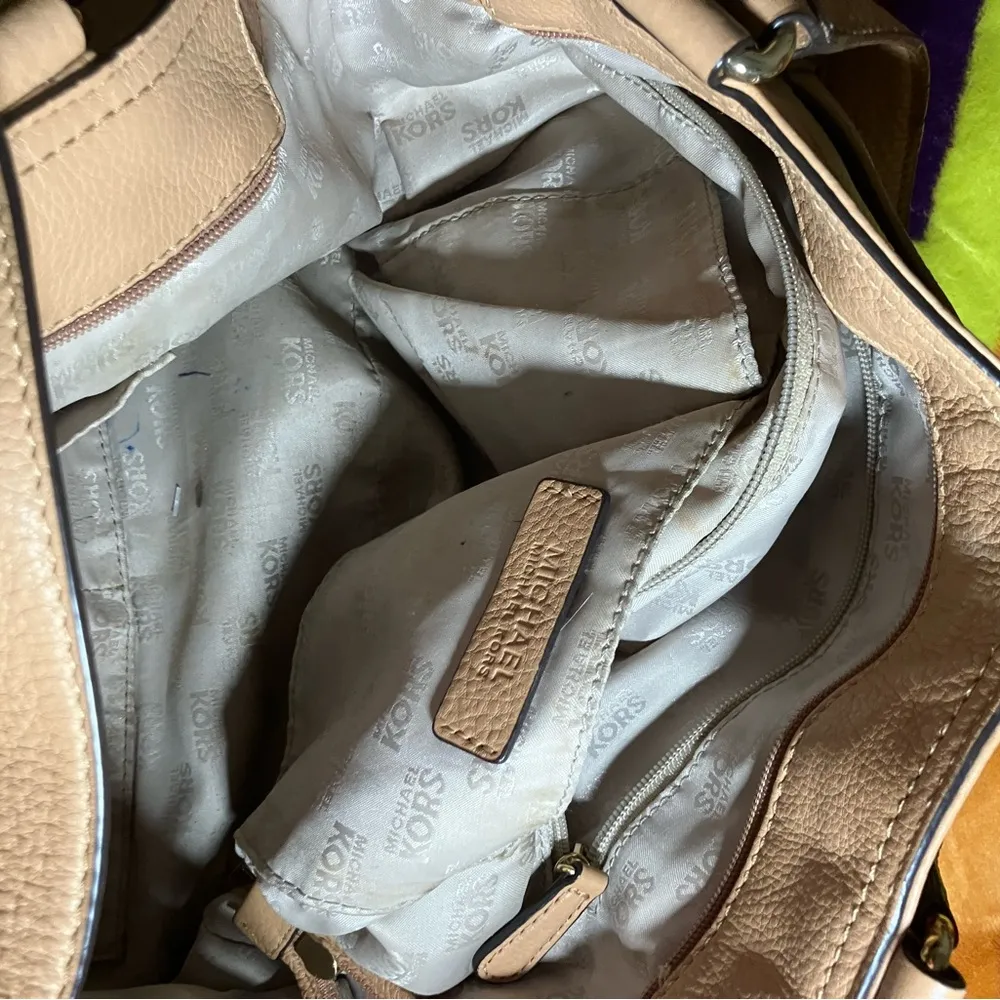 Tan Michael Kors leather tote purse GREAT CONDITON - Image 8