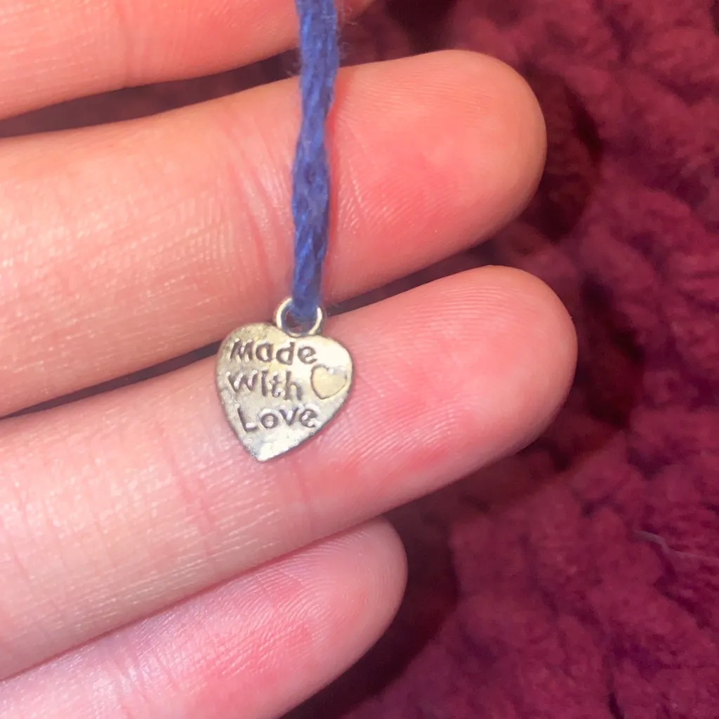 Burgundy Chunky Cable Knit Pom-Pom Flower Patch Winter Hat - Image 4