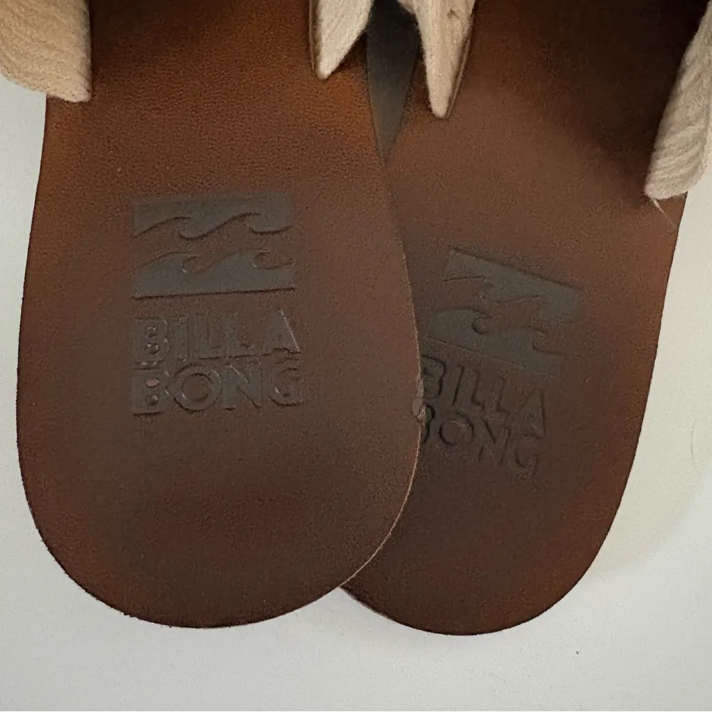 Billabong Cream Crochet Flip Flops 7.5 - Image 2