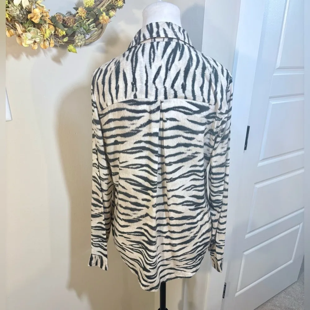 L'AGENCE Holly Tiger Print Button Down Shirt in Coconut Husk Sz Small🧡 - Image 8