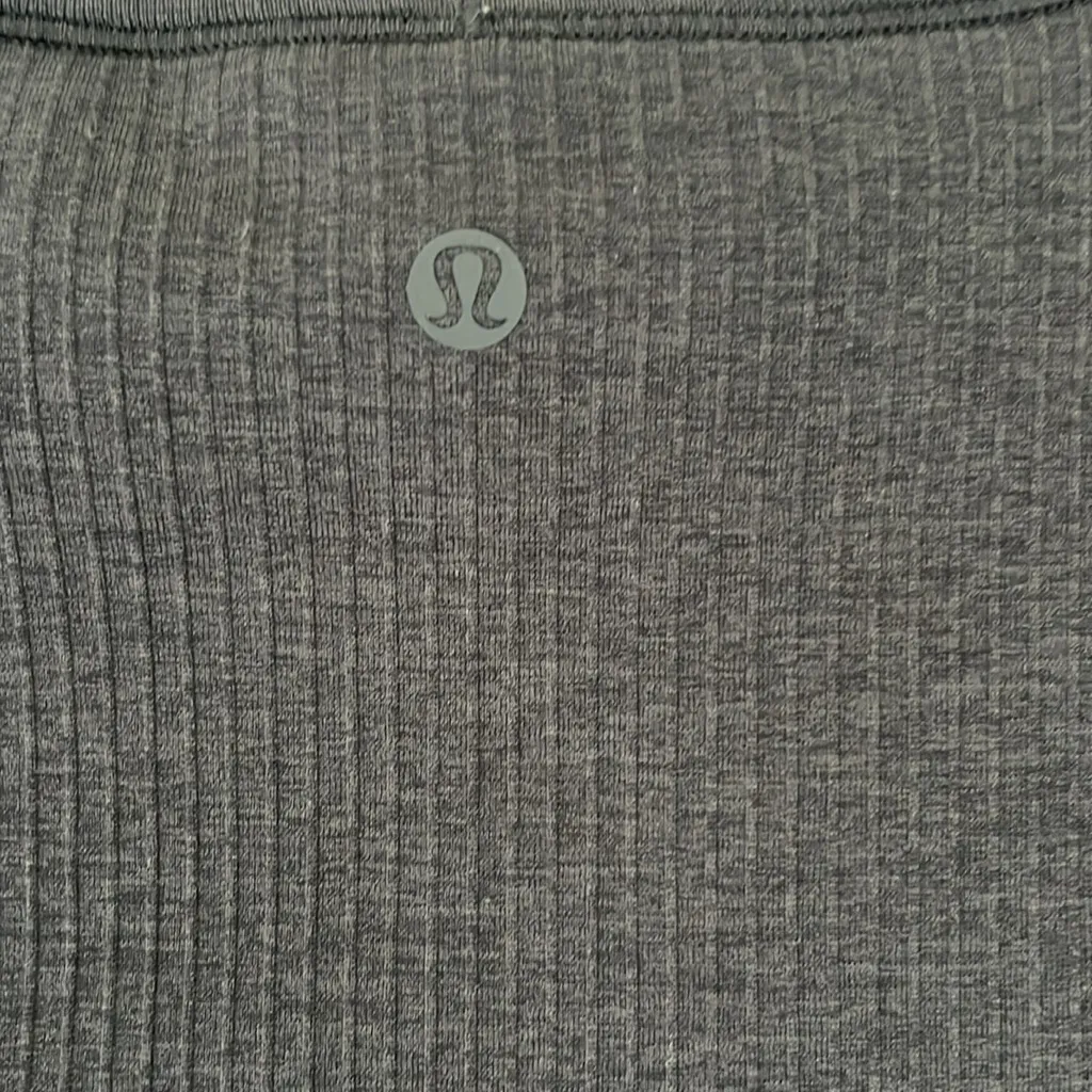 Lululemon ribbed gray cropped long sleeve top built in bra size 6 - Image 3