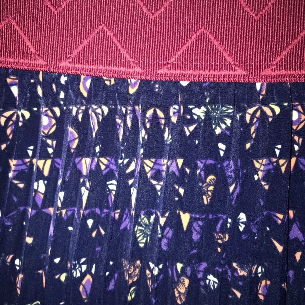 LuLaRoe Pleated Skirt Jill Blue Background w/ Florals Sz 2X NWT Stretchy Waist - Image 5