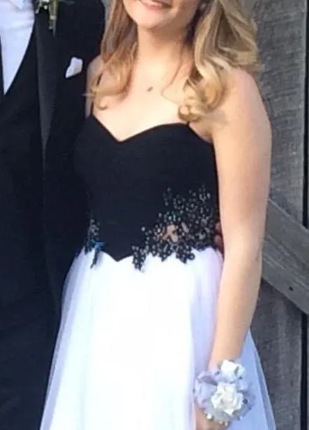 Black and white gown - Image 3