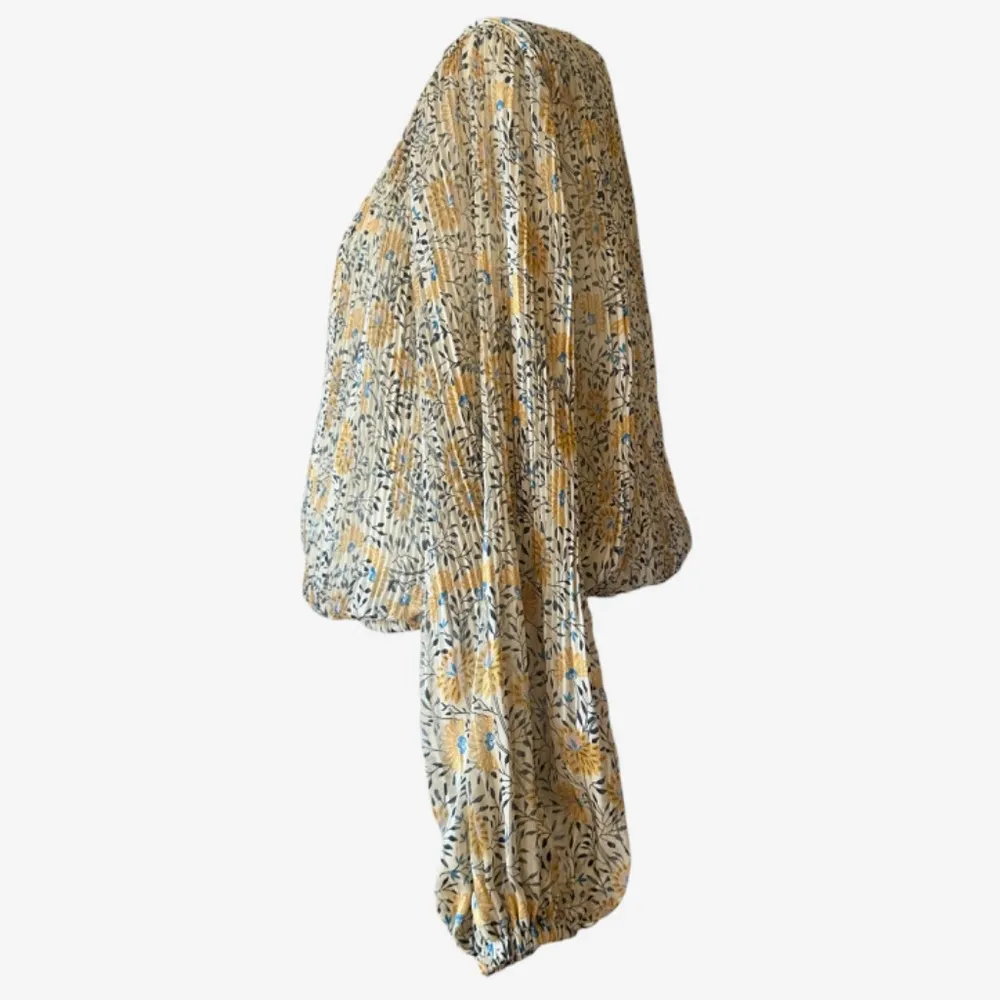 ASTR the Label V-Neck Pleated Long Sleeve Floral Cream Blue Sunflower Yellow Top - Image 4