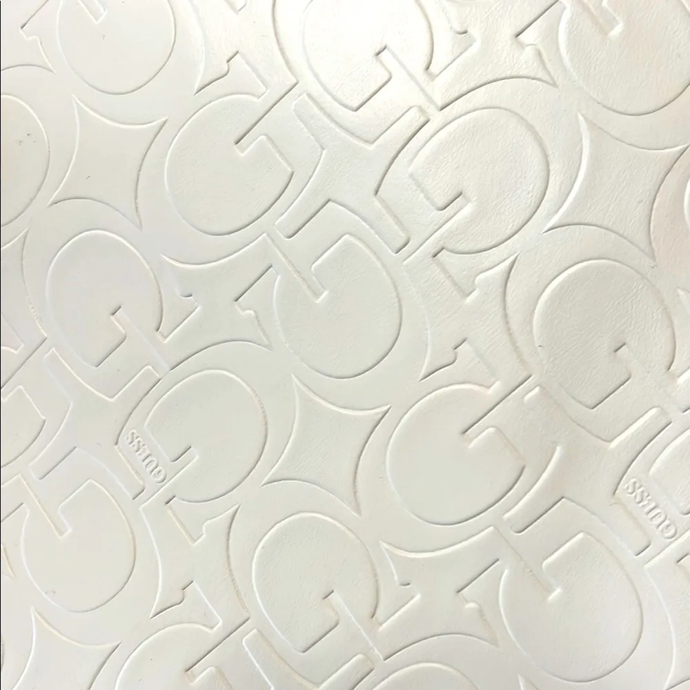 Guess  | White Shoulder/Crossbody Bag w/ Wallet 🤍 - Image 10