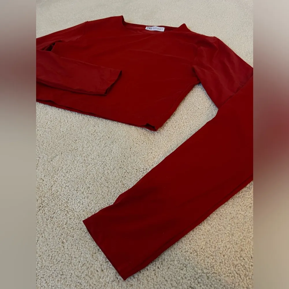 Zara Cropped Long Sleeve Deep Red Top Double Lined Slinky Soft Size Large - Image 3