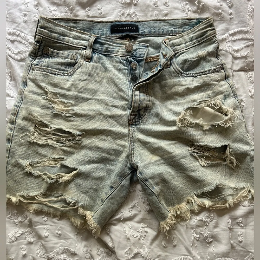 Size 6 Light Blue Long Frayed Jean Shorts - Image 3