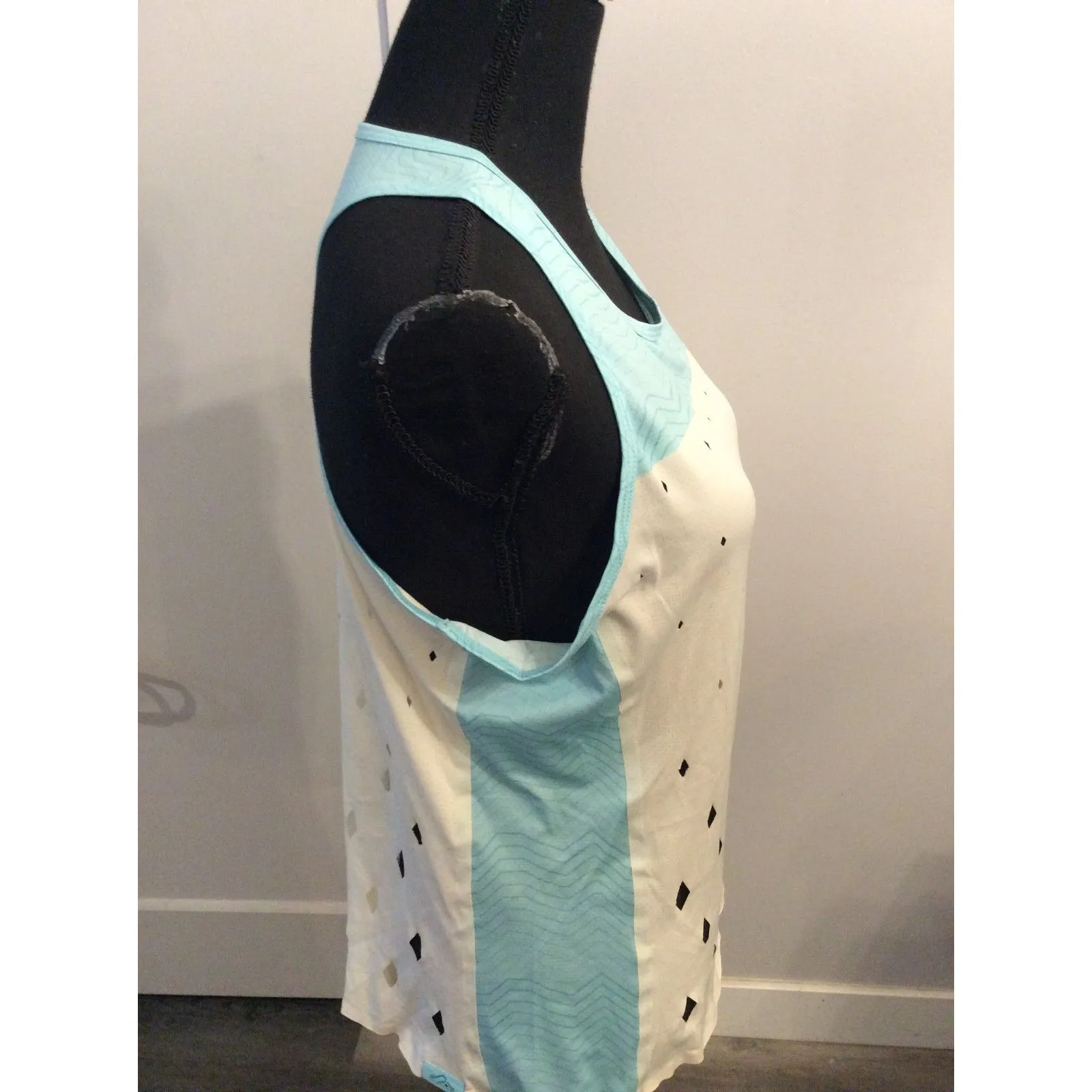 Rabbit Large Running Racerback Tank distressed look Athleisure workout women's - Image 4