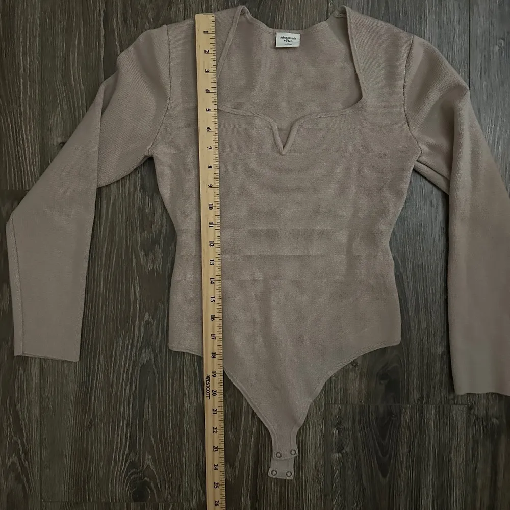 Abercrombie & Fitch long sleeve sweetheart neckline bodysuit size Small - Image 4