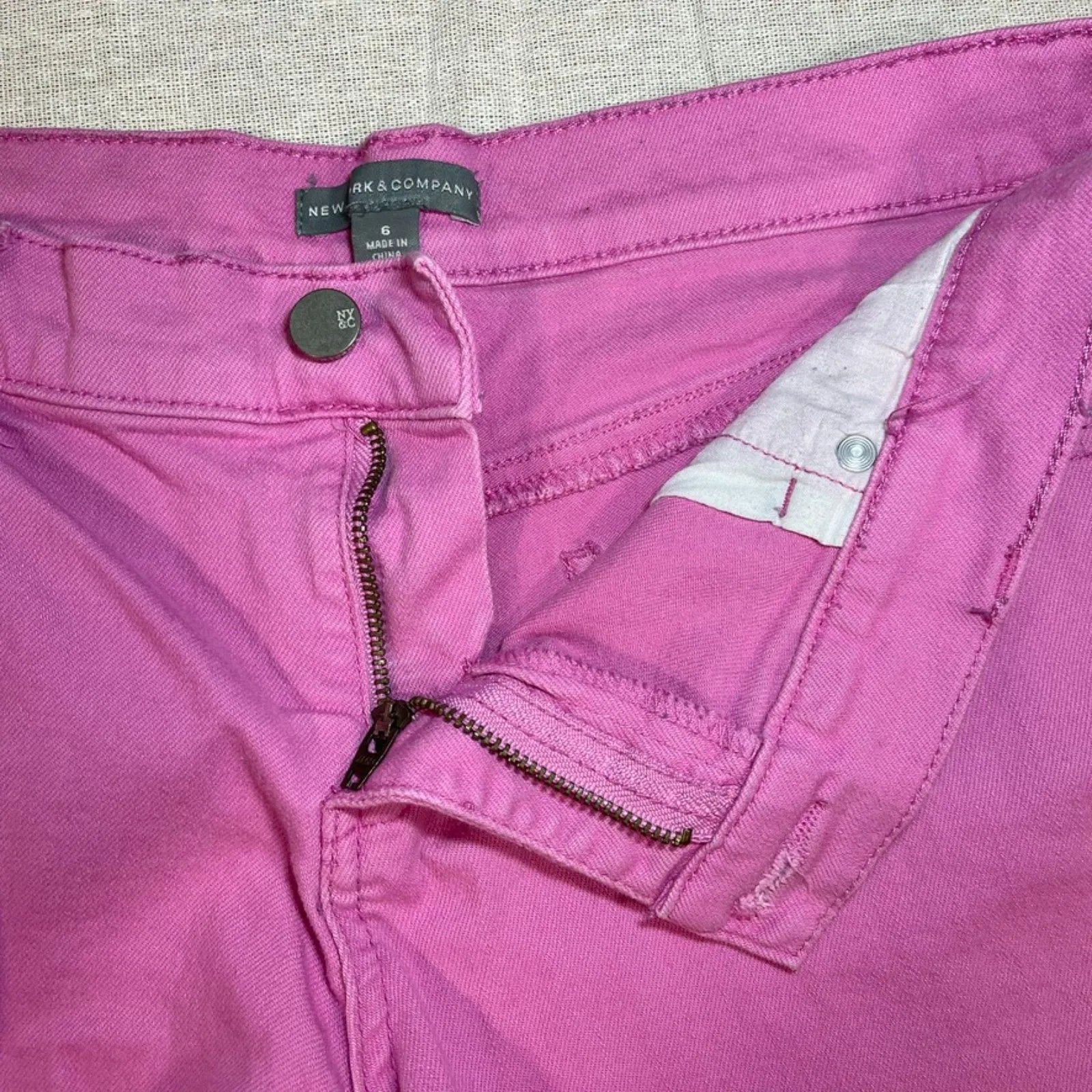 New York & Company | Bubblegum Pink Denim Shorts | Size 6 - Image 4