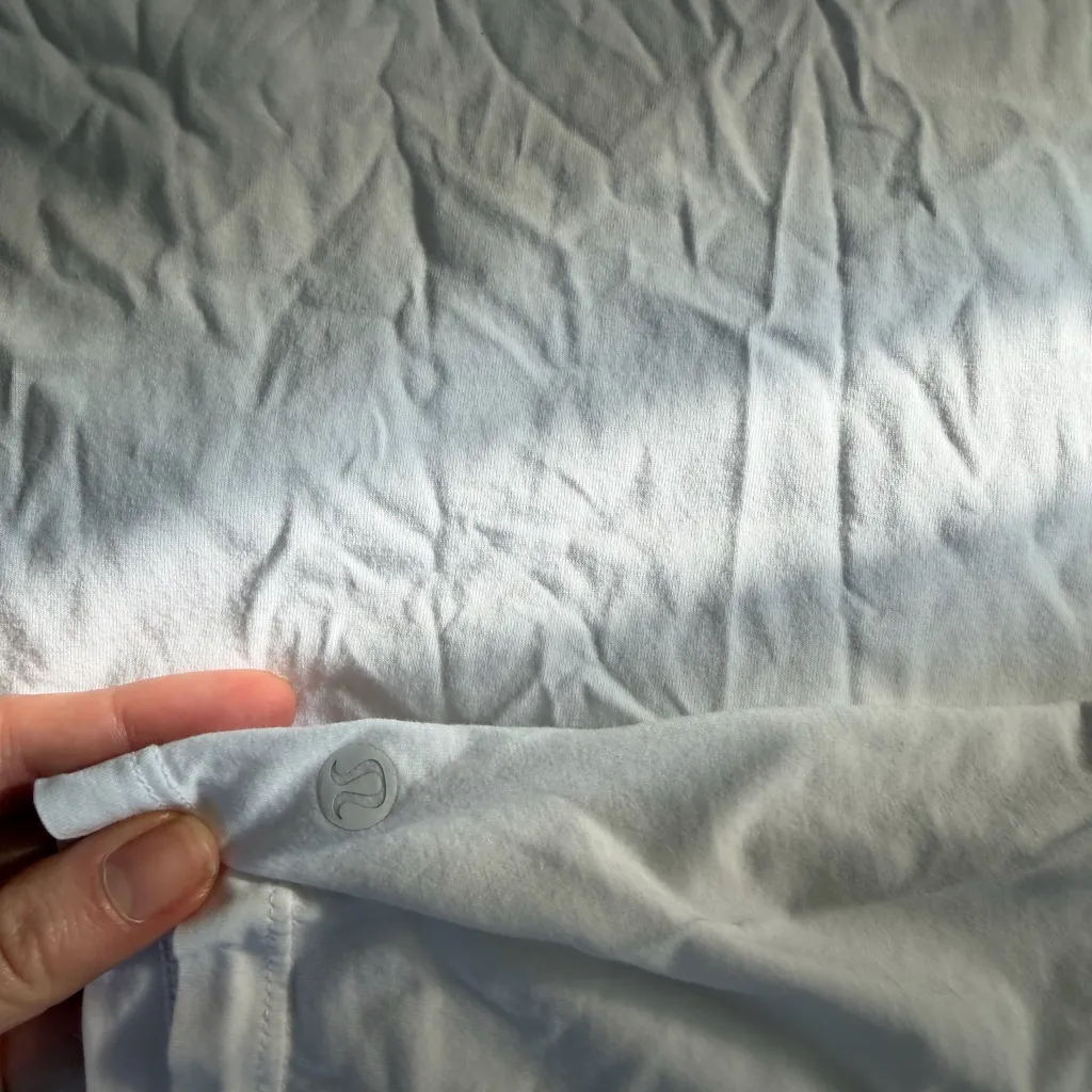 Lululemon white all yours long sleeve size 8/10 - Image 4