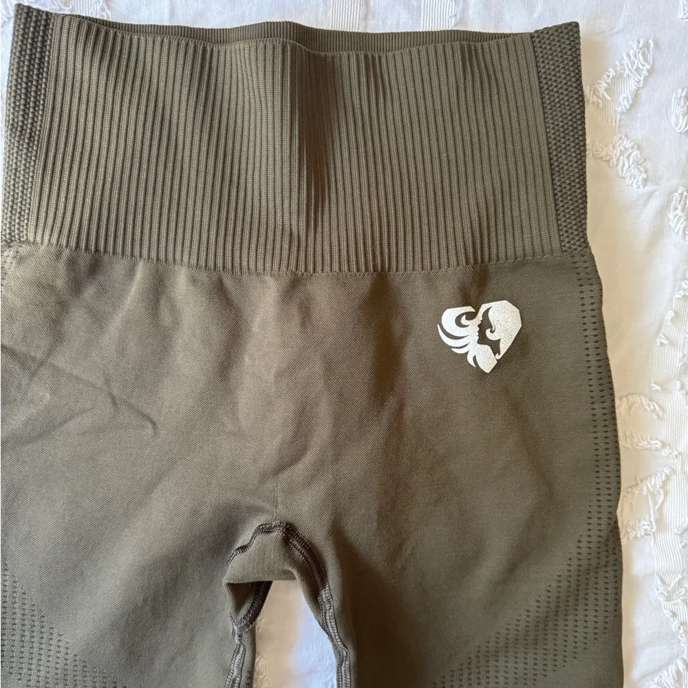 Women’s best XS Green Bike Shorts high waisted - Image 4