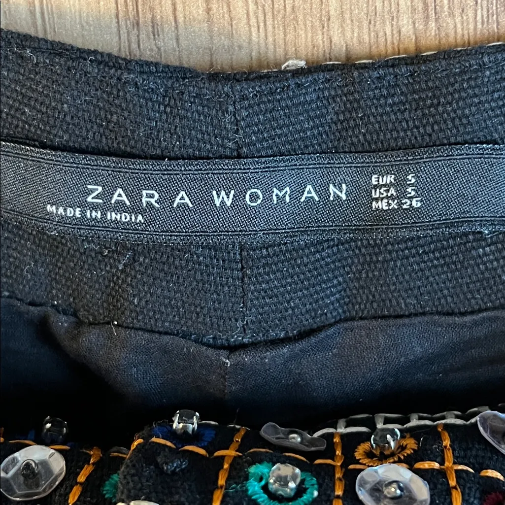 Zara Woman Embroidered Embellished Sequin Shorts w/Front Pockets Size Small - Image 4