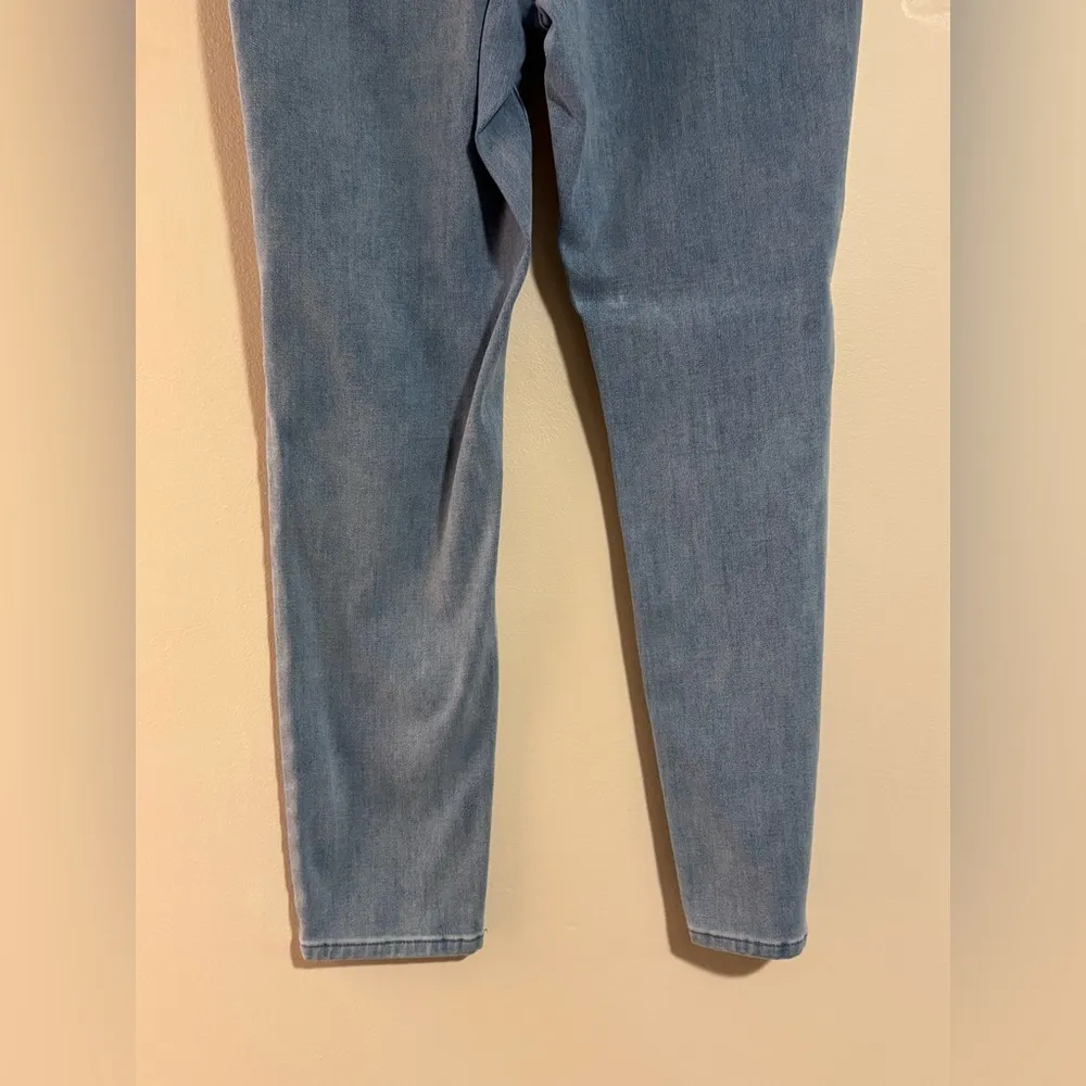 EUC Soft Surroundings Light Blue Wash Pull On Skinny Jeans size medium - Image 9