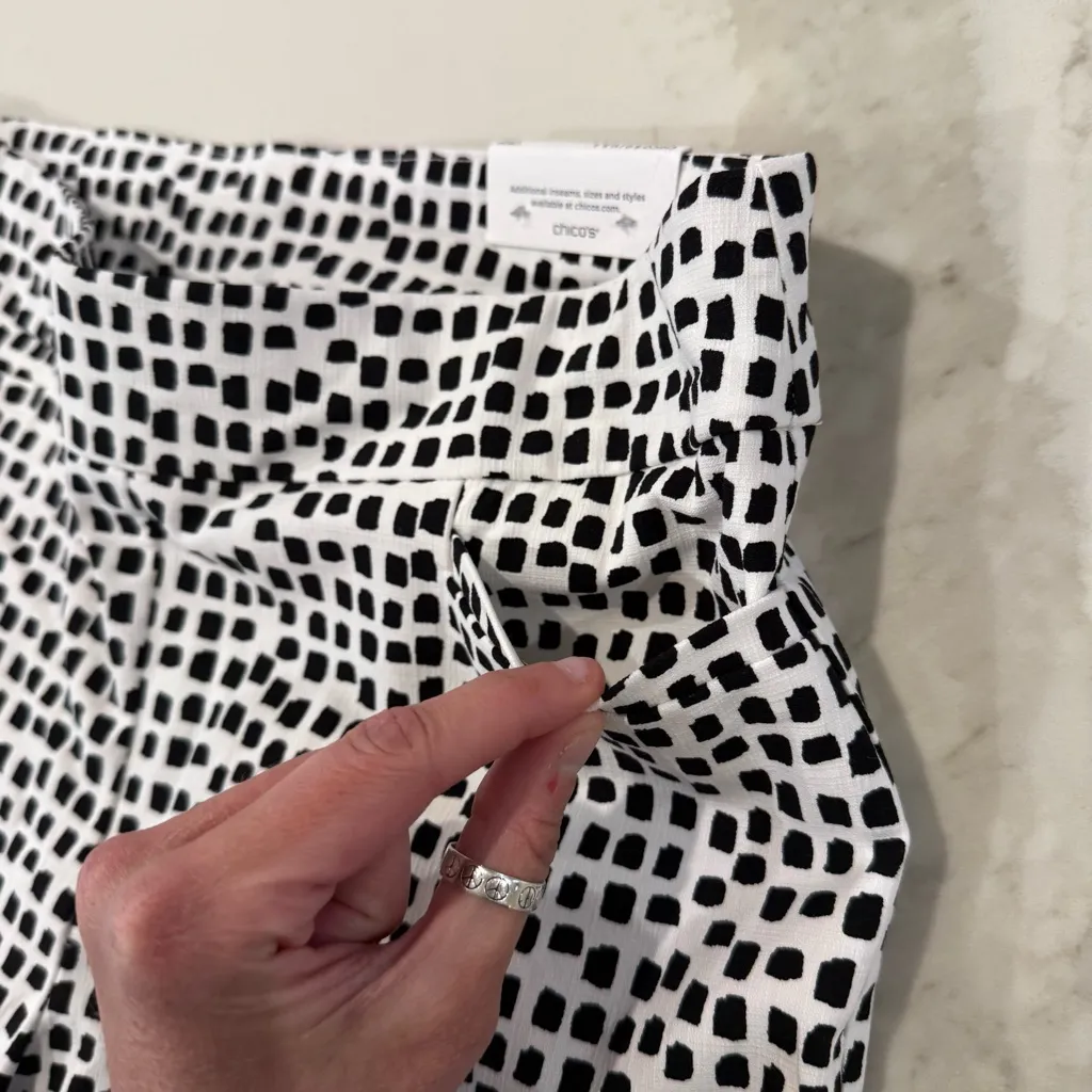 Chicos NWT So Slimming Brigitte Slim Leg Crop Pants Women’s 4 Black/White Fringe - Image 4