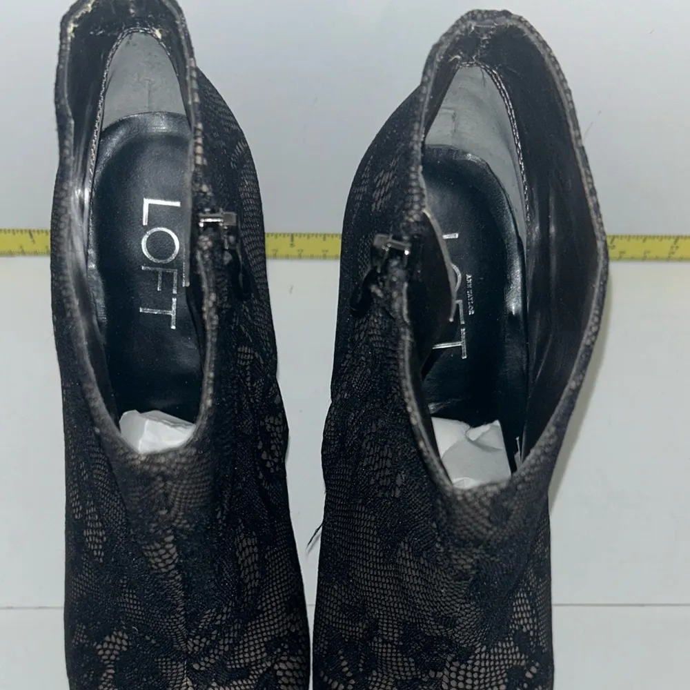 Ann Taylor  Ellie Stiletto Floral Lace Ankle Booties zipper 4”Heel Size 7.5 - Image 3