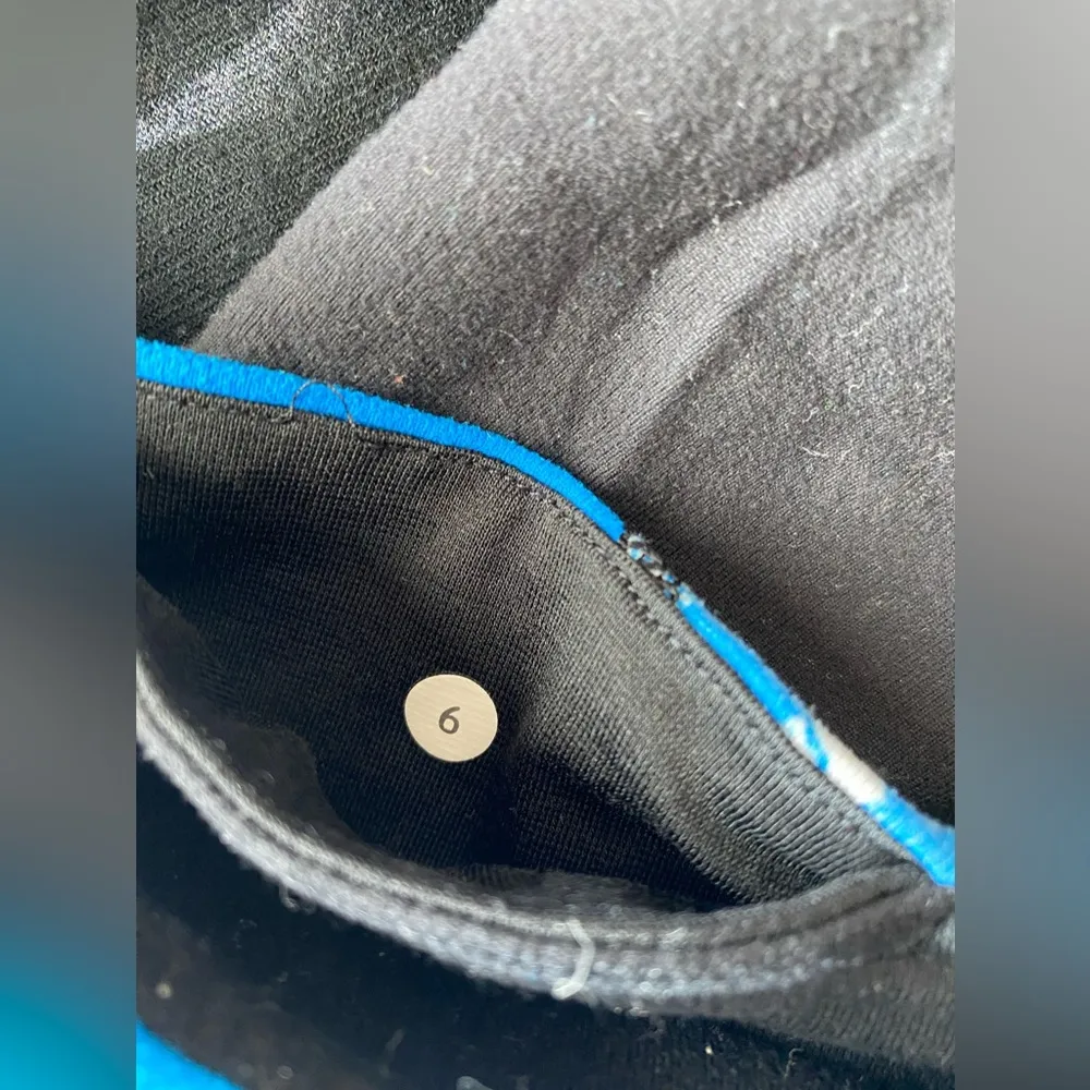 Lululemon Black / Wee Stripe White Porcelaine / Beachy Floral W Leggings, Size 6 - Image 3