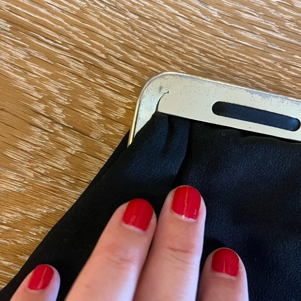 Fabric vintage clutch with a metal closure - Image 3