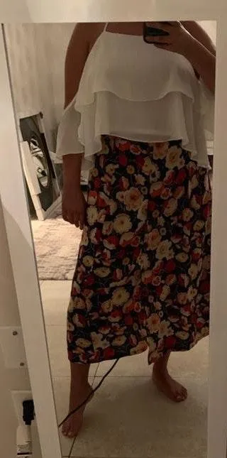 Cute White Flowy Size L - Image 5