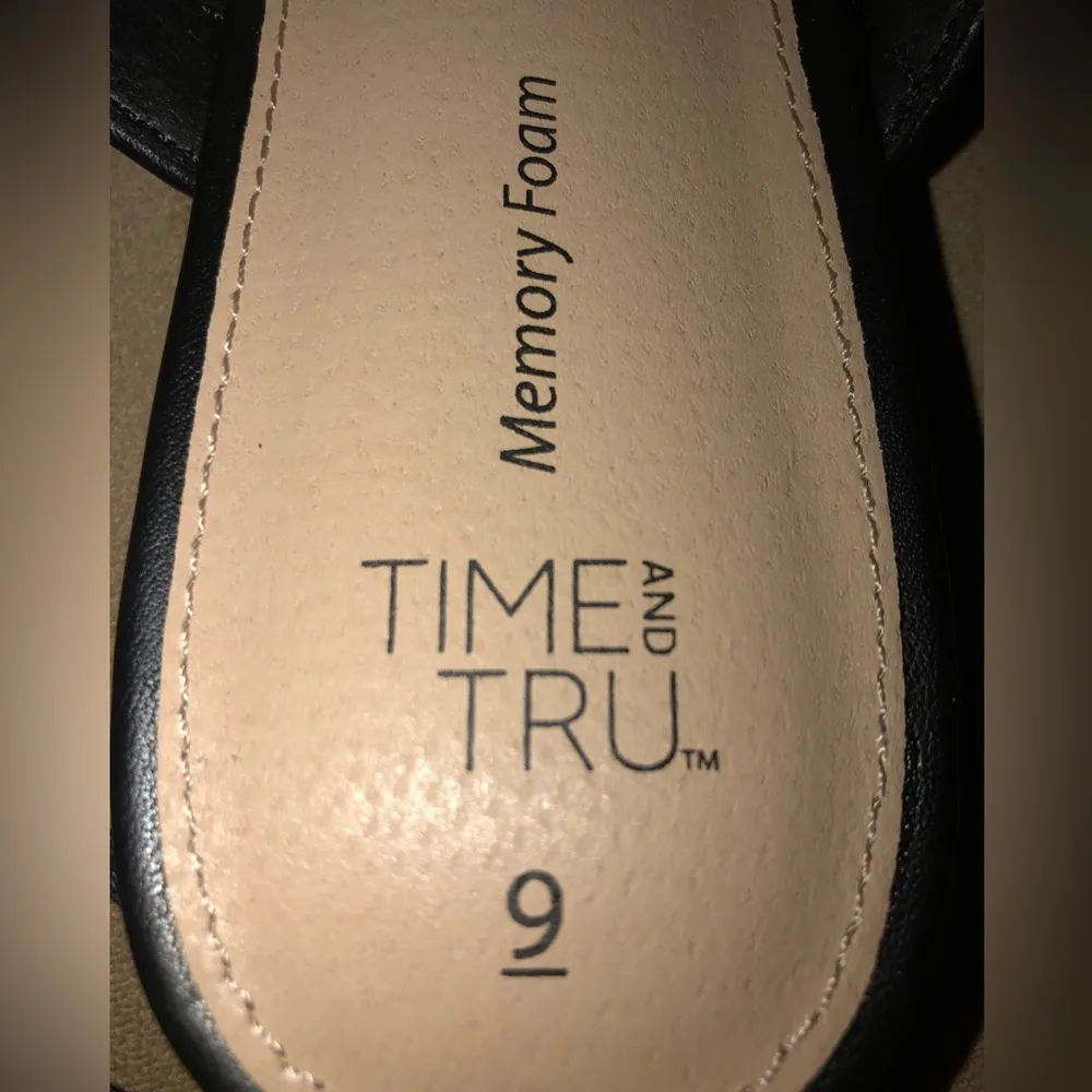 TIME and TRU Womens Slip On Mules Size 9 Black Gold Trim Comfort Flats New - Image 6