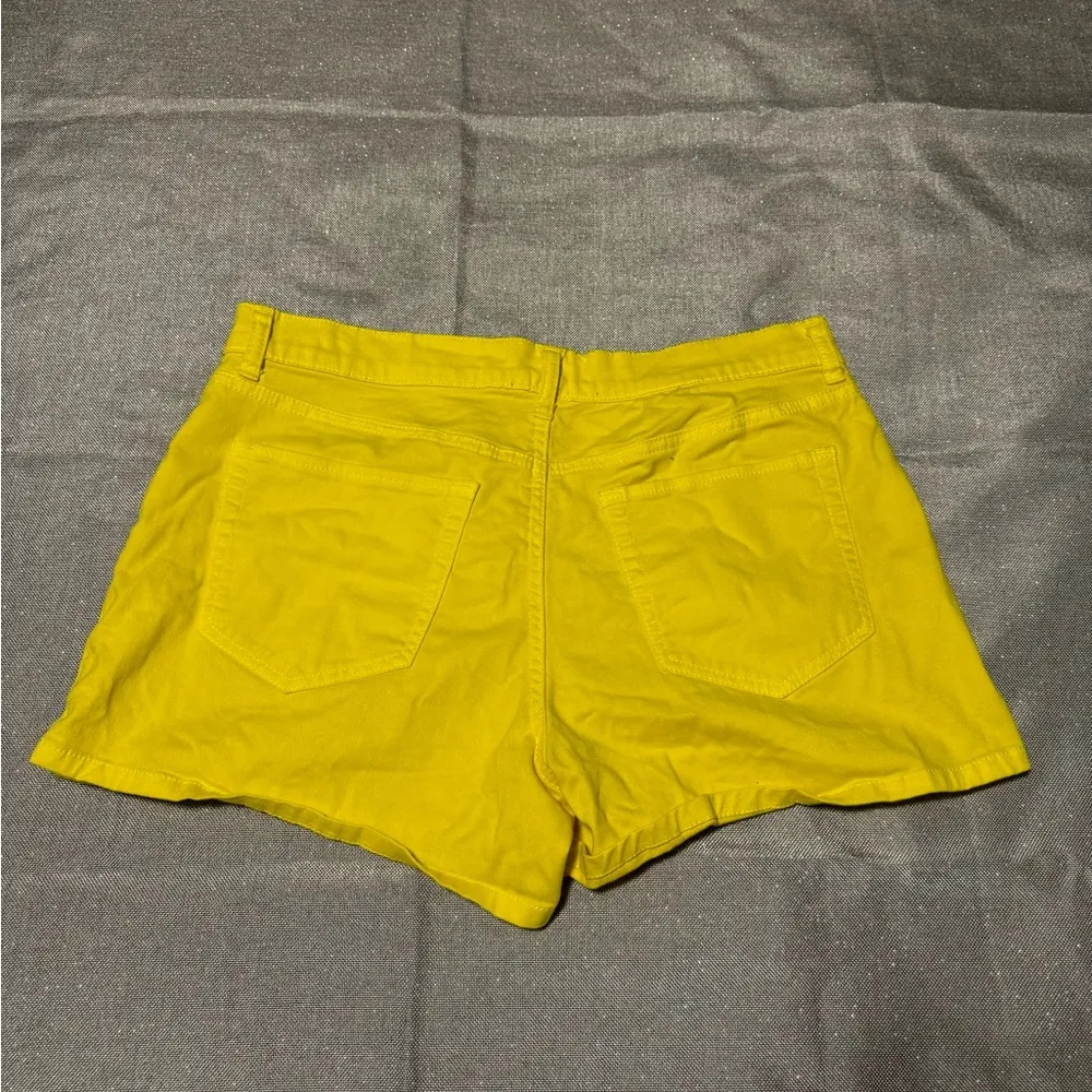 New York & Company Yellow Jean Shorts with Frayed Hem Size 8 - Image 2