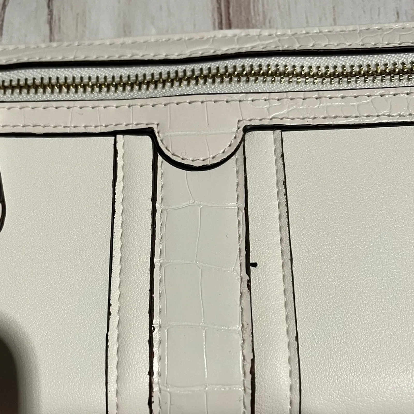 Time And‎ Tru White Wallet - Image 4