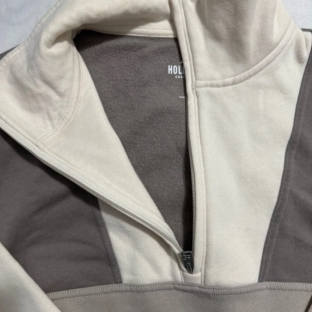 Hollister women’s Cream and Brown half Zip-Up Sweatshirt small - Image 3