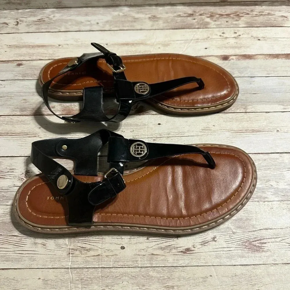 Tommy Hilfiger Black Thong Sandals Size 9.5 Patent Leather Flats Logo - Image 1