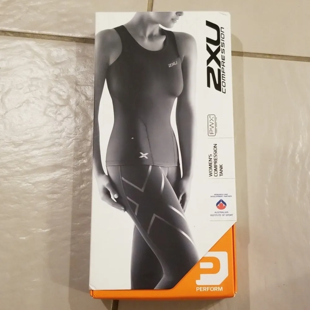 💕2XU💕 Compression Tank Top Black Medium NWT - Image 8