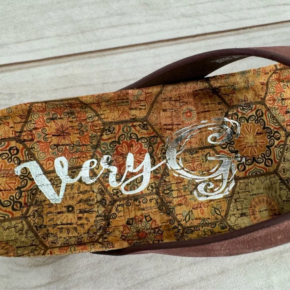 Very G Crisscross Burgundy Wine Metallic Strappy Sandals Contoured Footbed NEW - Image 5