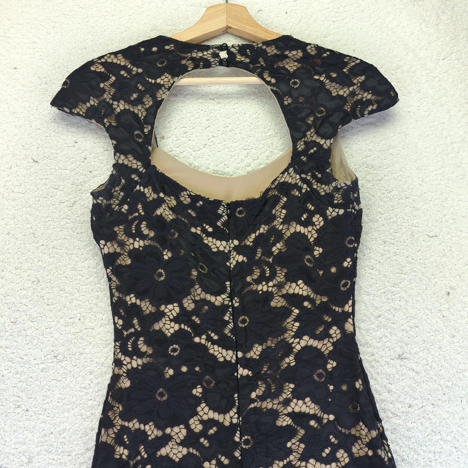 Marciano Black Lace Sheath Dress Cutout Back Nude Lined Cap Sleeve Small Formal - Image 8